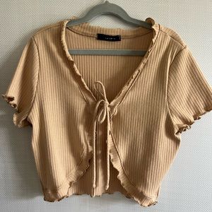 brand Saints tan cropped open front blow tied size small shirt